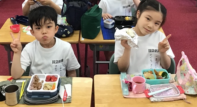 昼食の様子